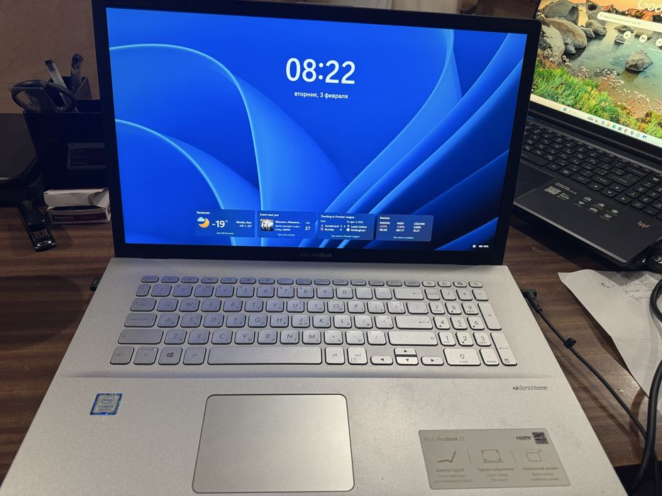 Asus vivibook 17” x712f i5