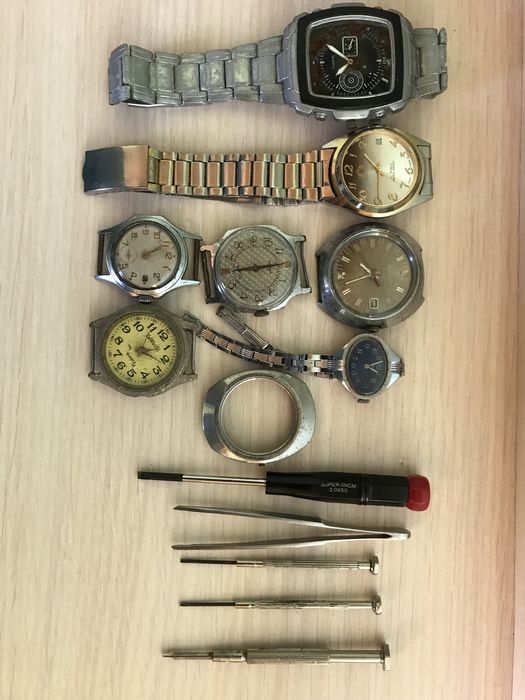 Механічні , електронні годинники.