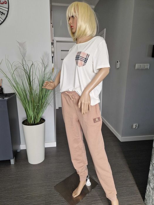 Nowe spodnie dresowe Campus