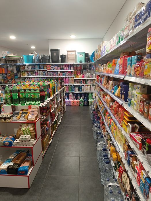 Vendo estantaria e moveis  de loja