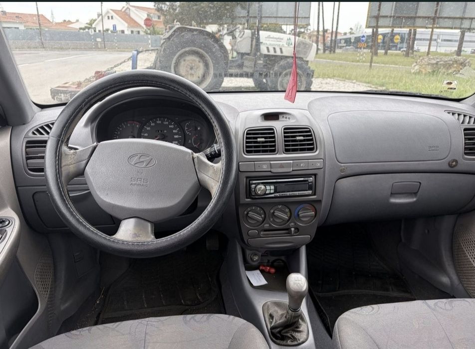 Hyundai accent 2002