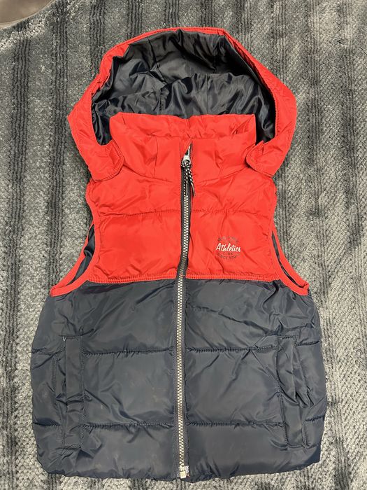 Bezrekawnik z odpinanym kapturem