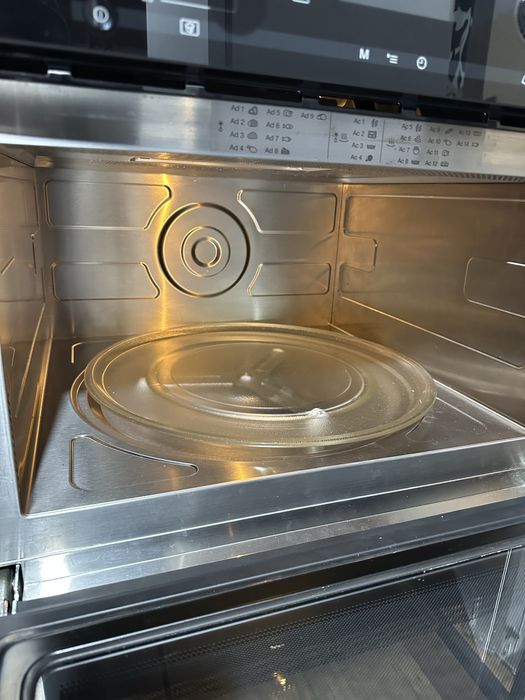 Мікрохвильова піч Miele