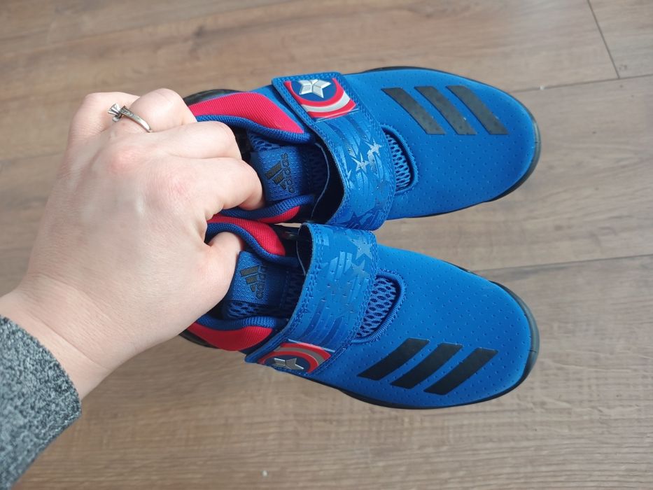 Buty dziecięce Adidas Marvel 34 Avengers Nowe Chłopięce na rzep