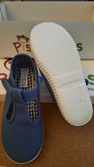 Sapatos novos frescos