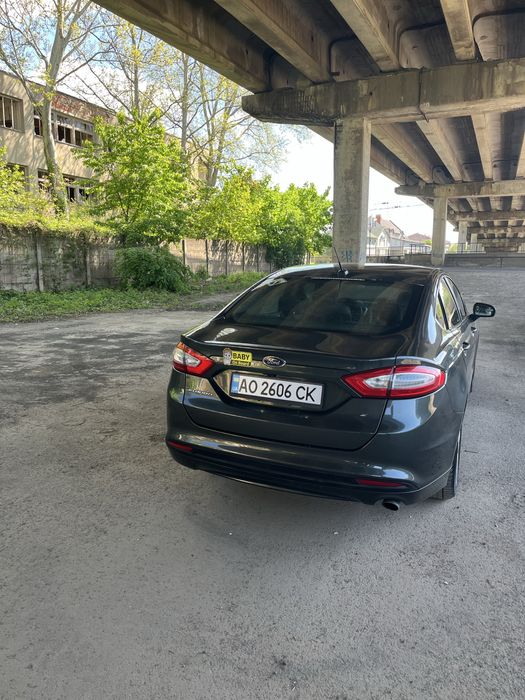 Автомобіль Форд Фюжин 2015
