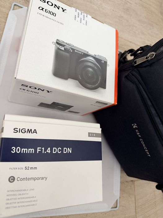 Aparat Sony Alpha 6100 z obiektywem Sigma 30mm 1.4F