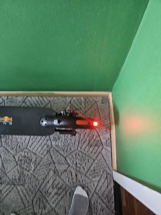 Hulajnoga elektryczna Red bull