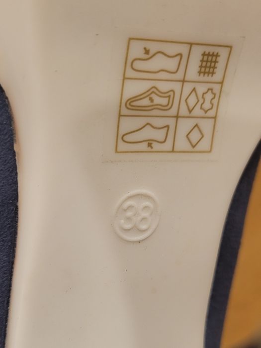 Buty damskie na słupku