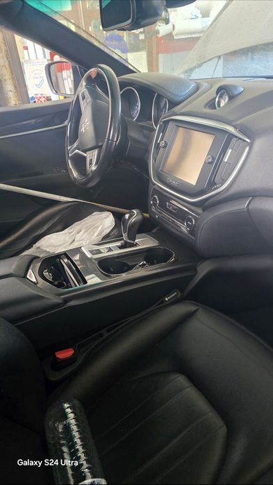 Maserati Ghibli 3.0 com 275CV (Necessita de reparação)