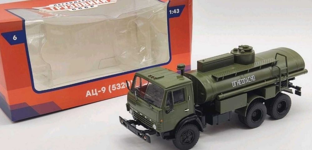 Колекційні масштабні моделі автомобілів та автобусів 1/43