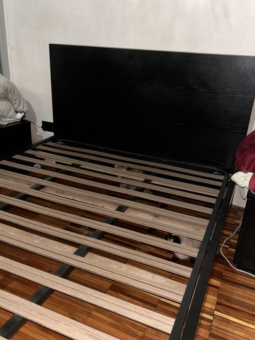 Cama de Casal de Madeira preta