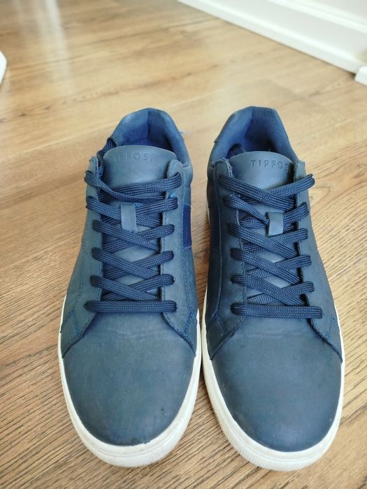 Sapatos azuis da Tiffosi