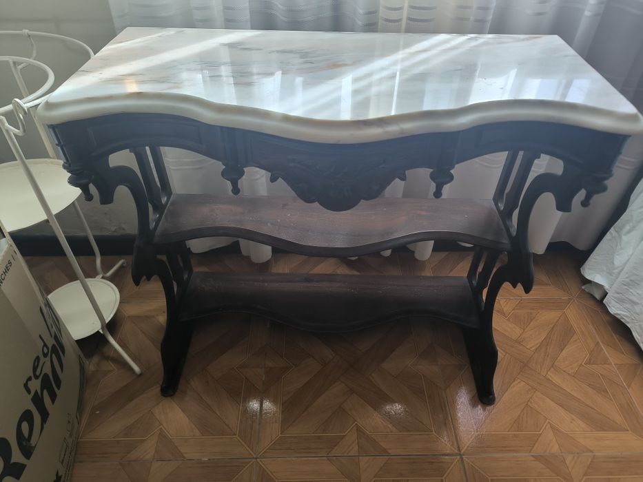 Móvel de entrada antigo