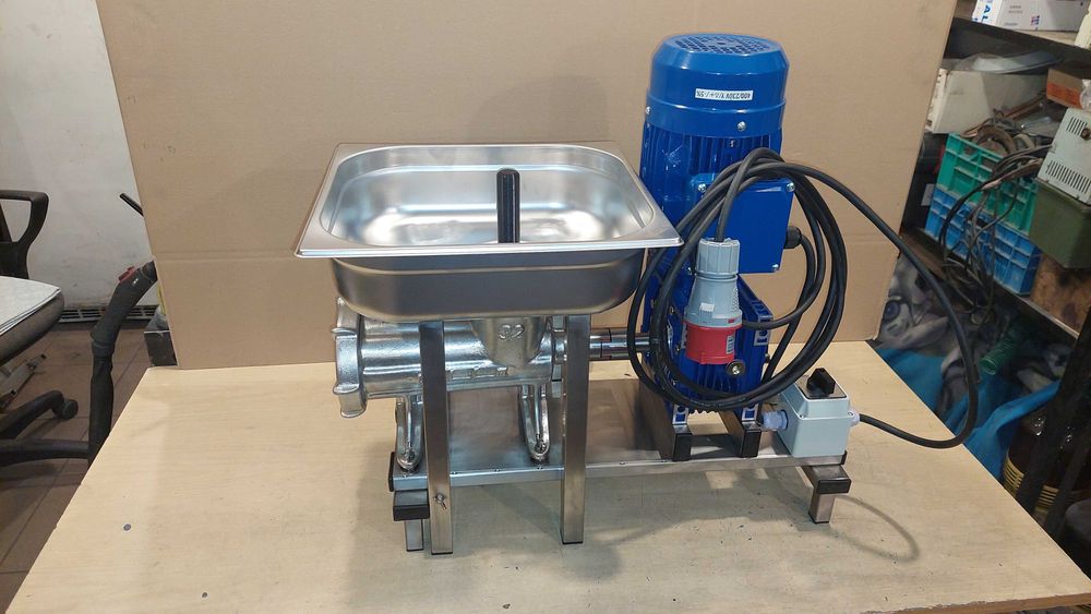 Maszynka Alfa 32 do mięsa i kości drobiowych na przekładni kątowej