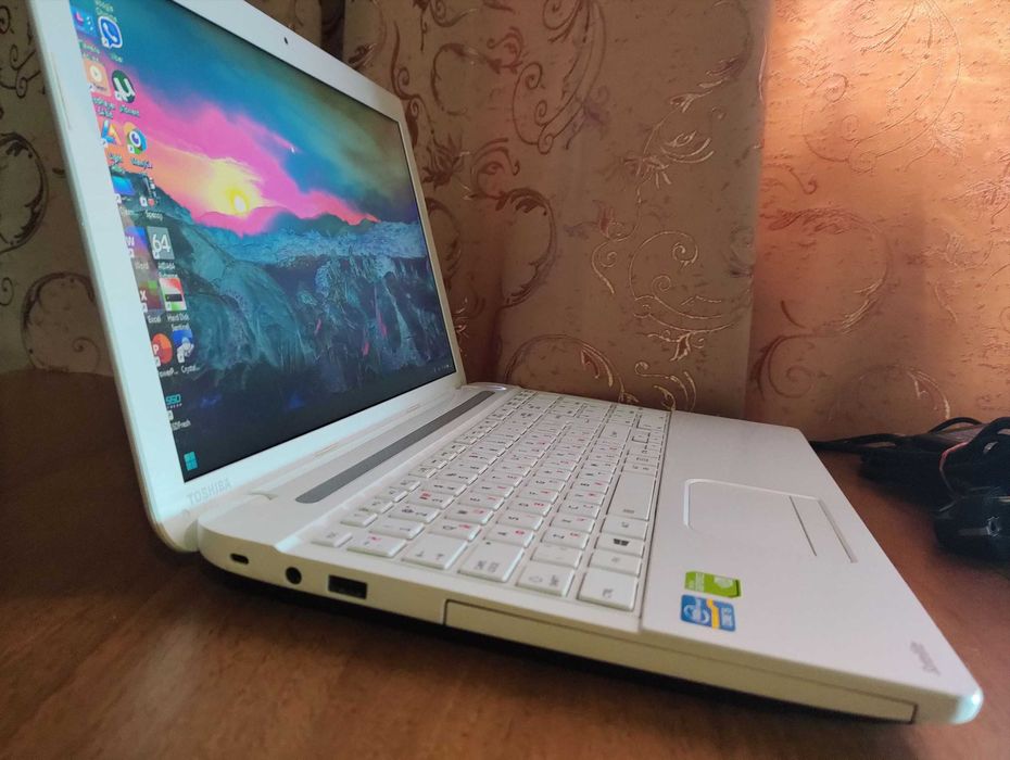 Toshiba C55,i5-3230M,SSD 240,ОП-16Гб, дві відеокарти