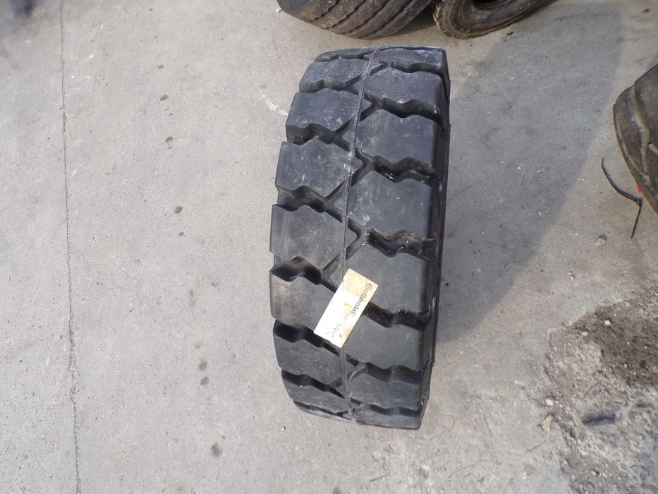 Opona pełna  250/75-12  27x10-12 CONTINENTAL  CSE-ROBUST SC 15 QUICK (650 netto)