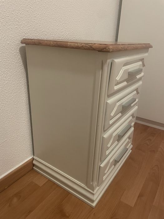 Vendo conjunto de quarto clássico, robusto e em bom estado geral