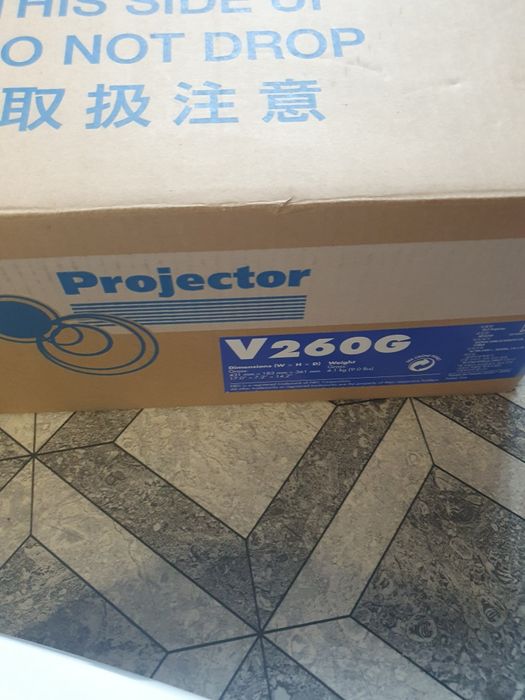 Projektor NEC z pudełkiem