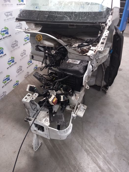 Frente em chapa lado condutor Peugeot 208