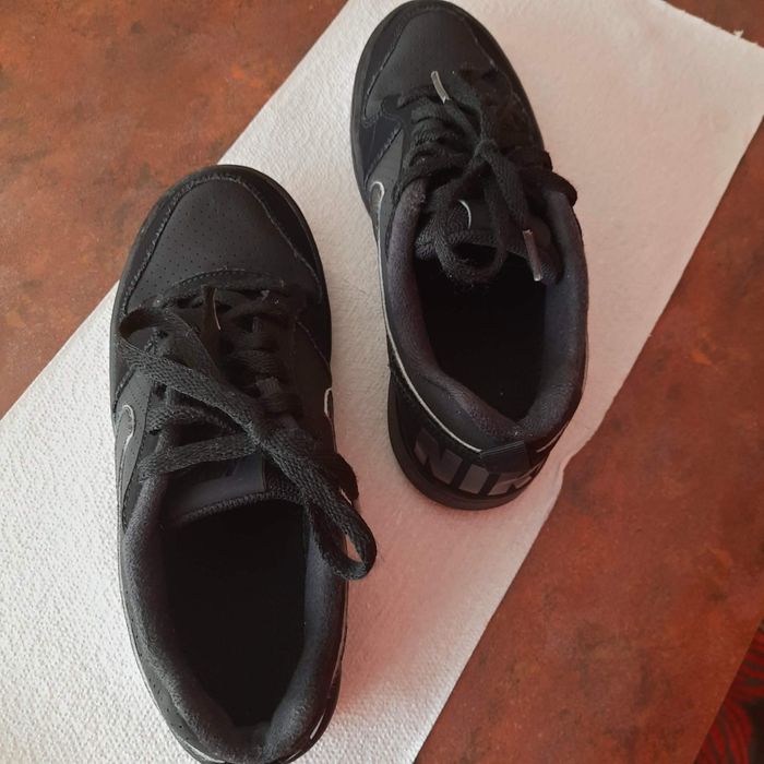 Buty Nike bardzo dobry stan rozmiar 37.5 długość wkładki 23.5cm