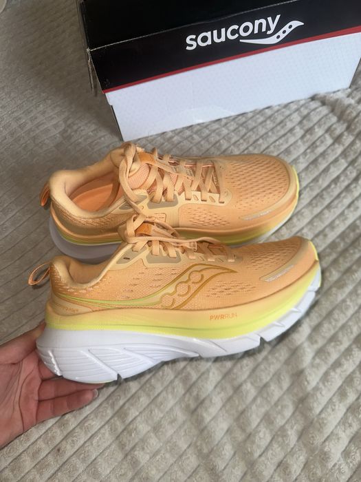 кросівки жіночі saucony guide 18