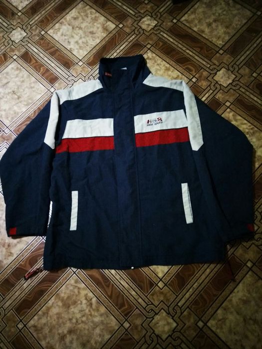 Куртка ветровка фирменная на 9-14 лет