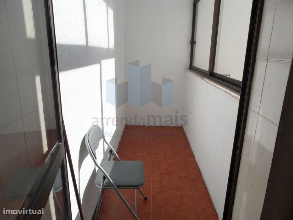 Arrenda-se Apartamento T3 + garagem fechada em Coimbra