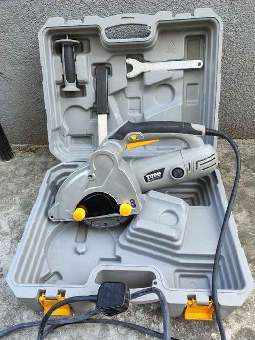 Bruzdownica Titan TTB293WCH 1700 W