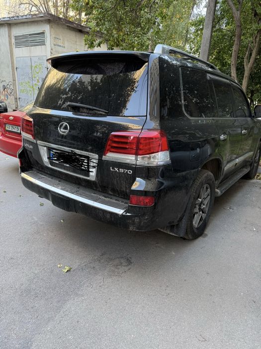 Lexus LX570 черный цвет 2013р.в.