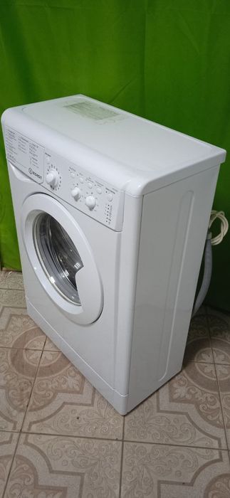 Пральна машина б/в Indesit 4 kg 800 об/хвил mod.iwuc40851