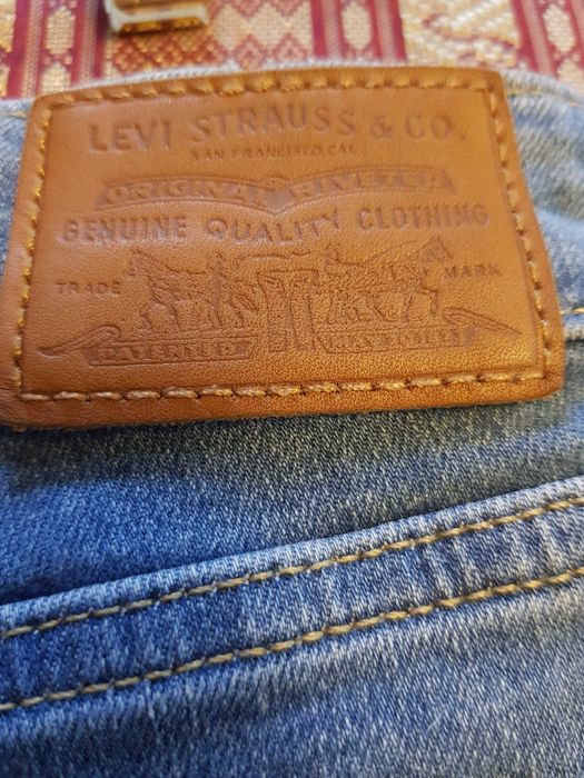 Spodnie marki Levis, R. 42-44