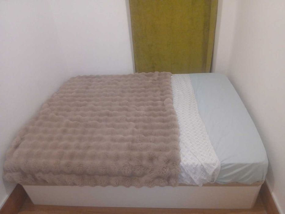 Vendo cama de casal, com estrado elevatório64552930324609124
