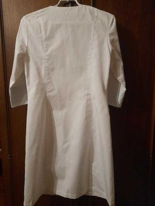 Медичний білий халат