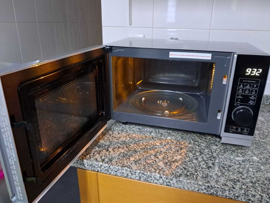 Micro-ondas SHARP com Grill – 900W