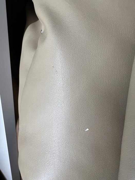 Теплий бежевий пуховик