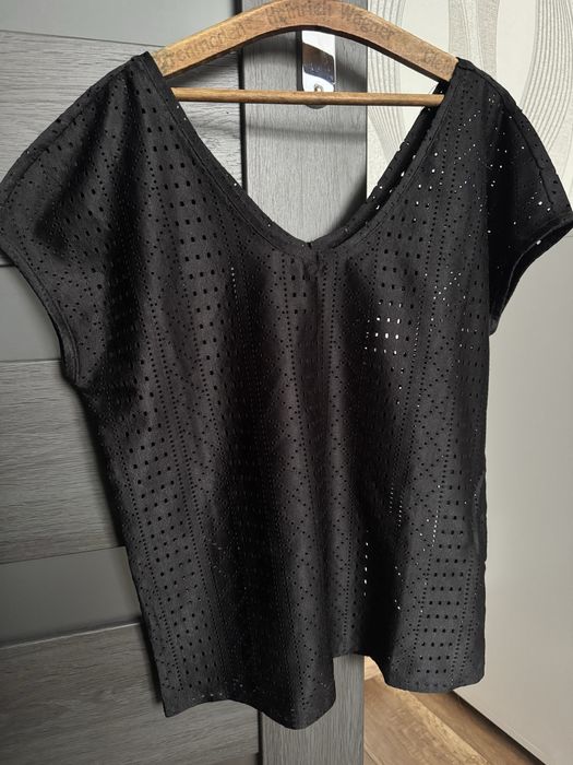 Bluzka z dziurkami