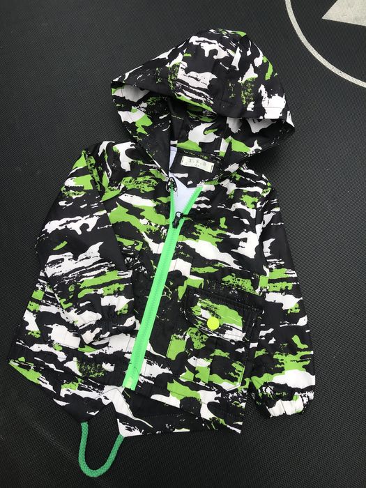 Курточка вітровка