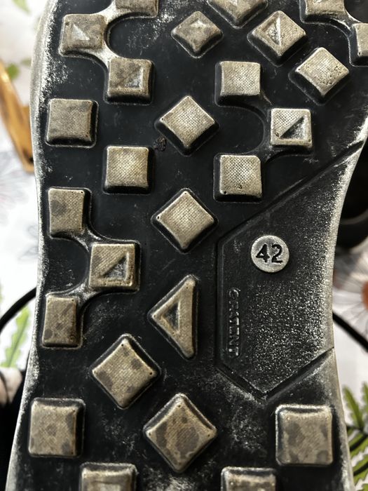 Кросівки в гарному стані