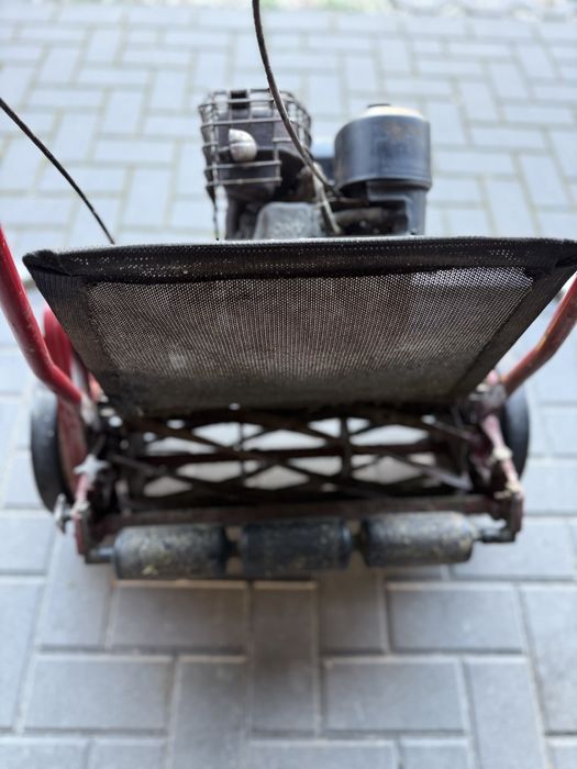 Kosiarka wrzecionowa spalinowa z napedem