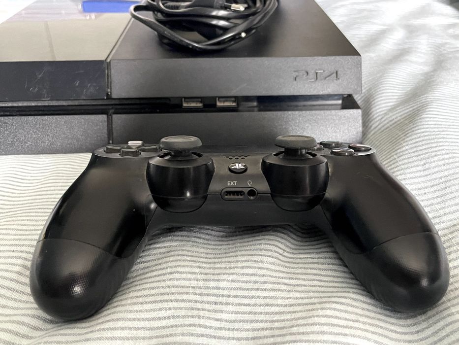PlayStation 4 + 3 comandos