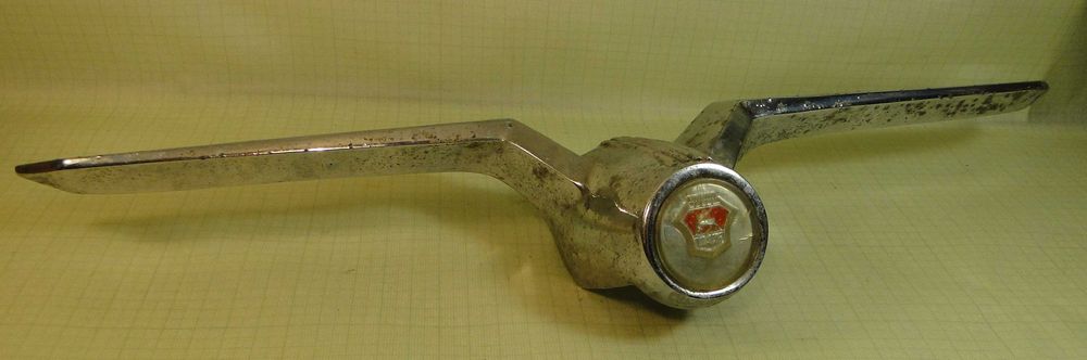 Эмблема     ГАЗ   .