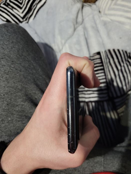 продам рабочий samsung s 10 lite (разбит экран)