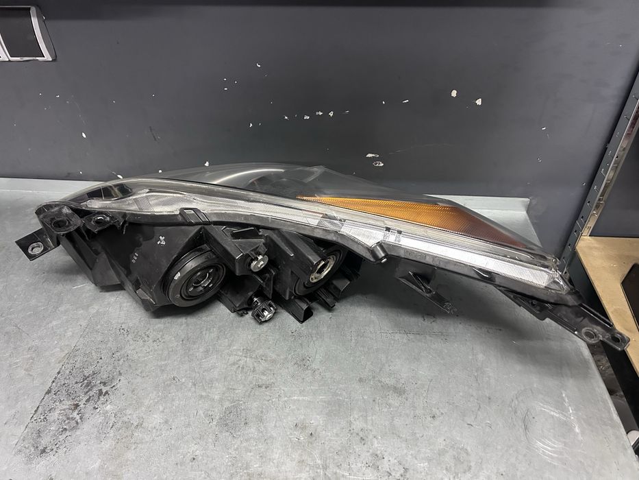 Lampa prawa przód Mazda 3 II 08-13 xenon Europa oryginał