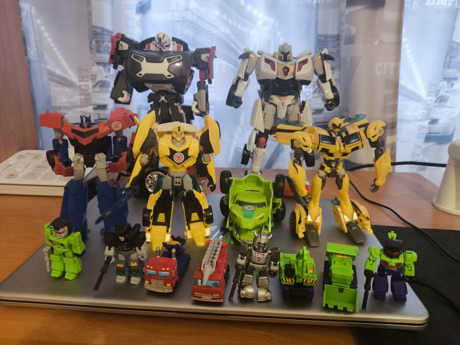 Роботи трансформери хасбро оригінал