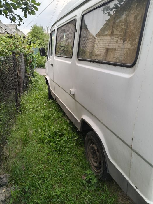Мерседес Т1 208d