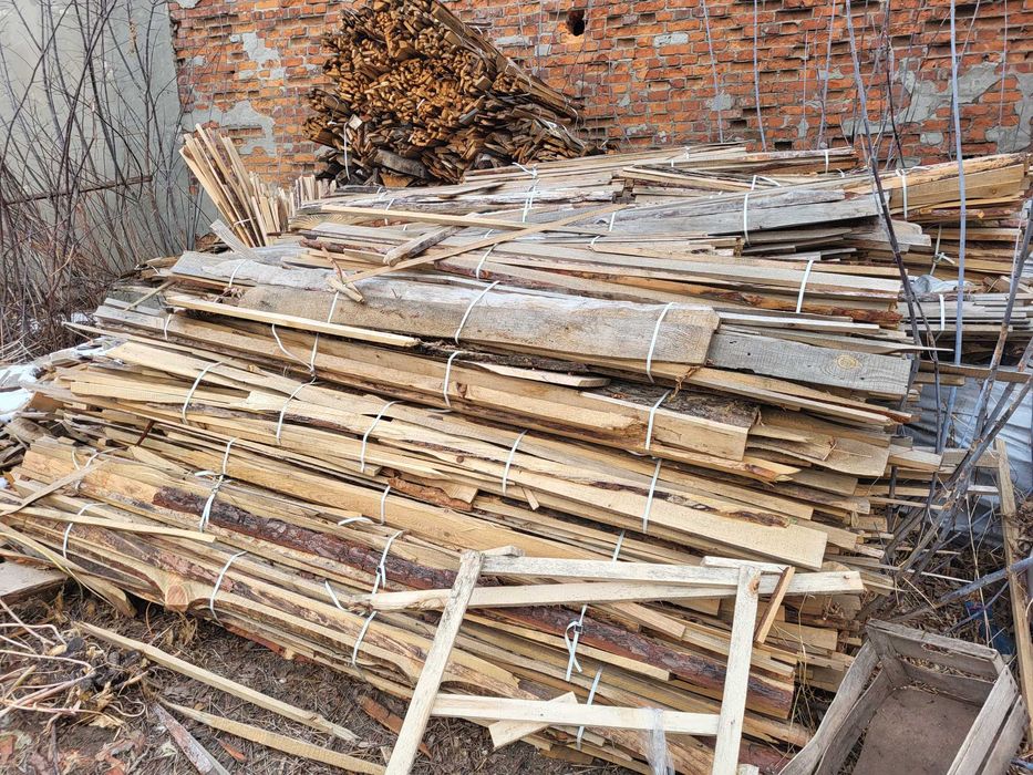 Дрова,тирса,паливні відходи.