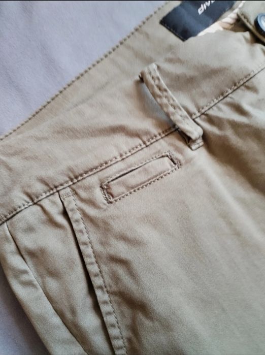 Nowe Chinosy Diverse 32