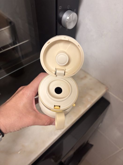 Garrafa eletrica de aquecer Leite/agua em 4 minutos.