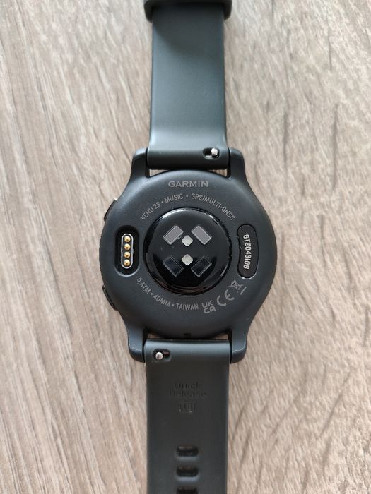 Garmin Venu 2S z dwoma paskami